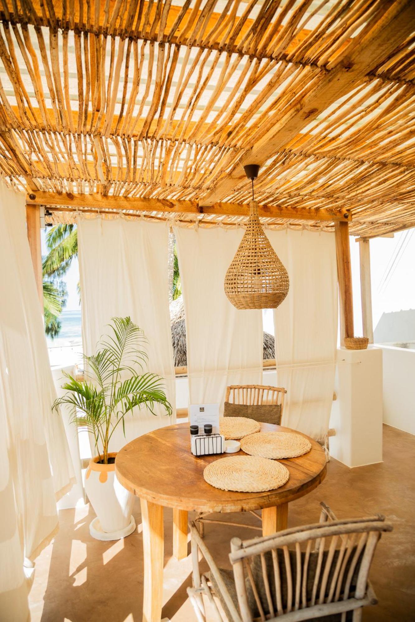 Boho Boutique Hotel - Beachfront , Adults Only , Private Pool Кивенгва Экстерьер фото